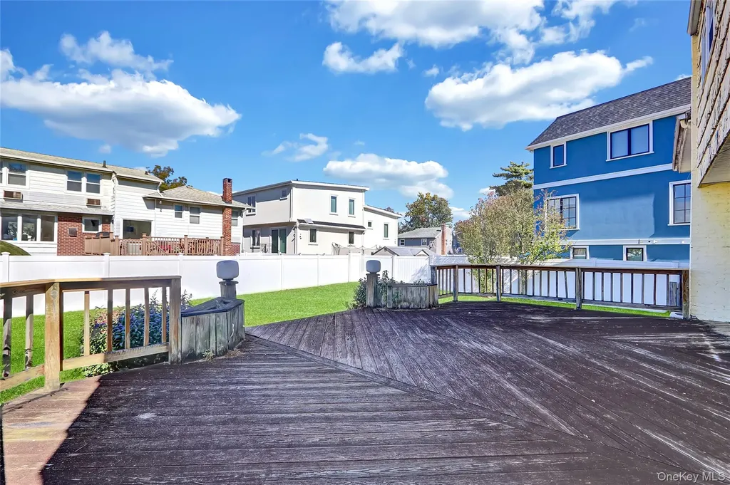 25 Park Circle Cedarhurst NY 11516