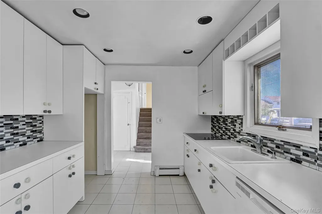25 Park Circle Cedarhurst NY 11516