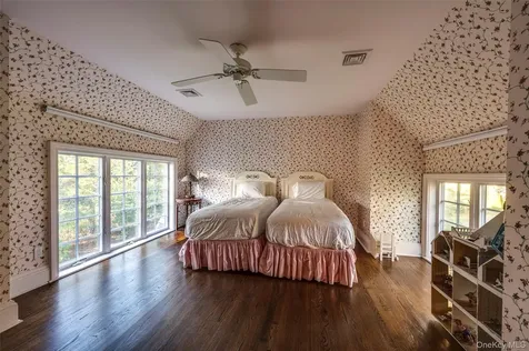 8 Fish Creek Lane Remsenburg NY 11960