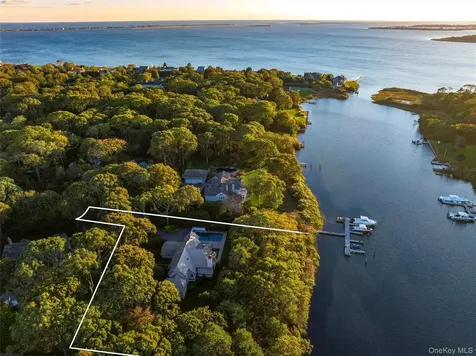8 Fish Creek Lane Remsenburg NY 11960