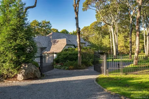 8 Fish Creek Lane Remsenburg NY 11960
