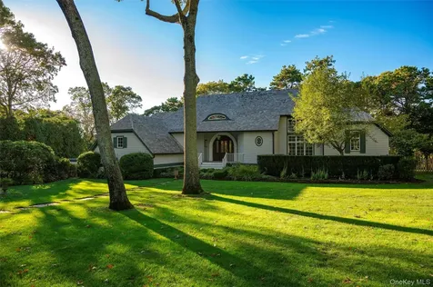8 Fish Creek Lane Remsenburg NY 11960