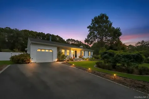 47 Evelyn Court Manorville NY 11949