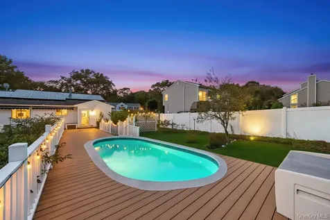 47 Evelyn Court Manorville NY 11949