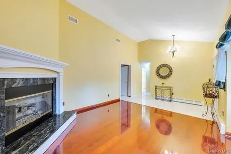 47 Evelyn Court Manorville NY 11949