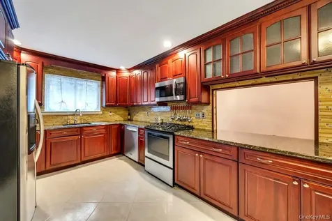 47 Evelyn Court Manorville NY 11949