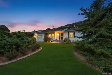 47 Evelyn Court Manorville NY 11949