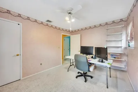 47 Evelyn Court Manorville NY 11949