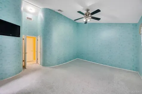 47 Evelyn Court Manorville NY 11949