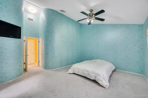 47 Evelyn Court Manorville NY 11949