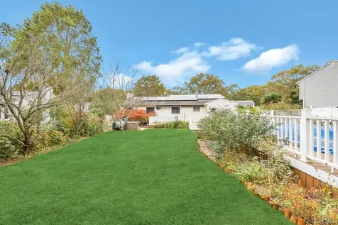 47 Evelyn Court Manorville NY 11949