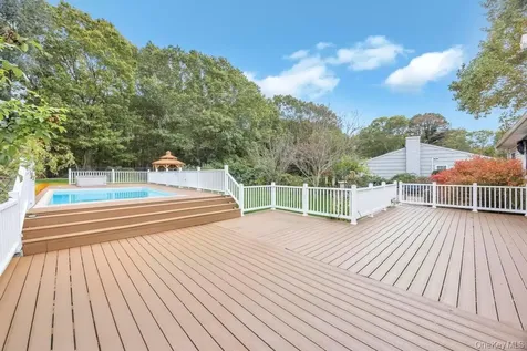 47 Evelyn Court Manorville NY 11949