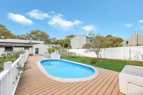 47 Evelyn Court Manorville NY 11949