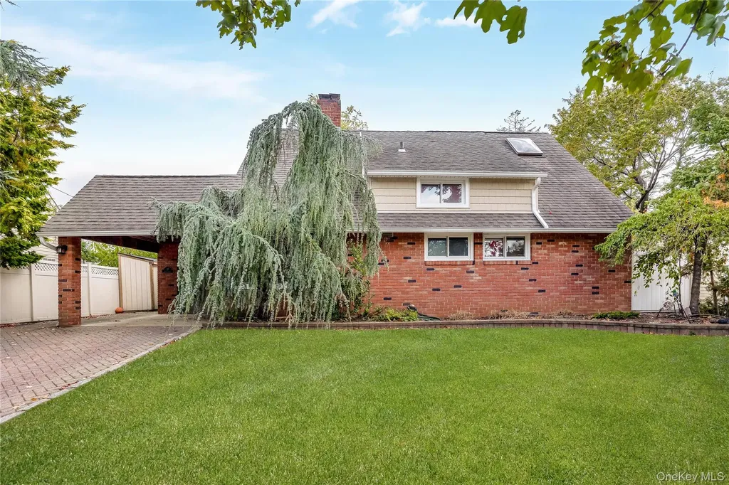 37 Angle Lane Hicksville NY 11801