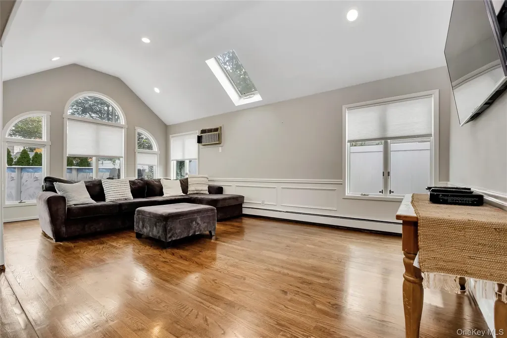 37 Angle Lane Hicksville NY 11801