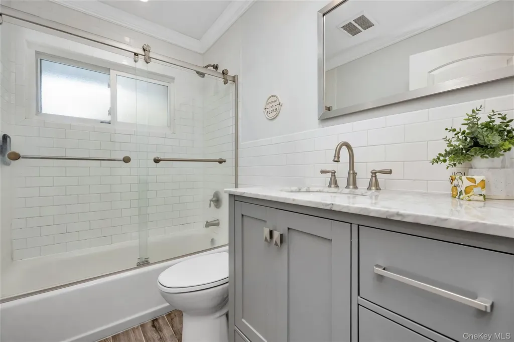 37 Angle Lane Hicksville NY 11801