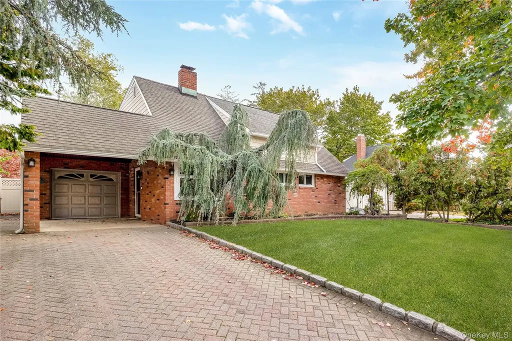 37 Angle Lane Hicksville NY 11801