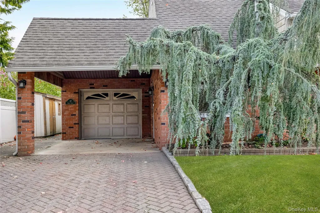 37 Angle Lane Hicksville NY 11801