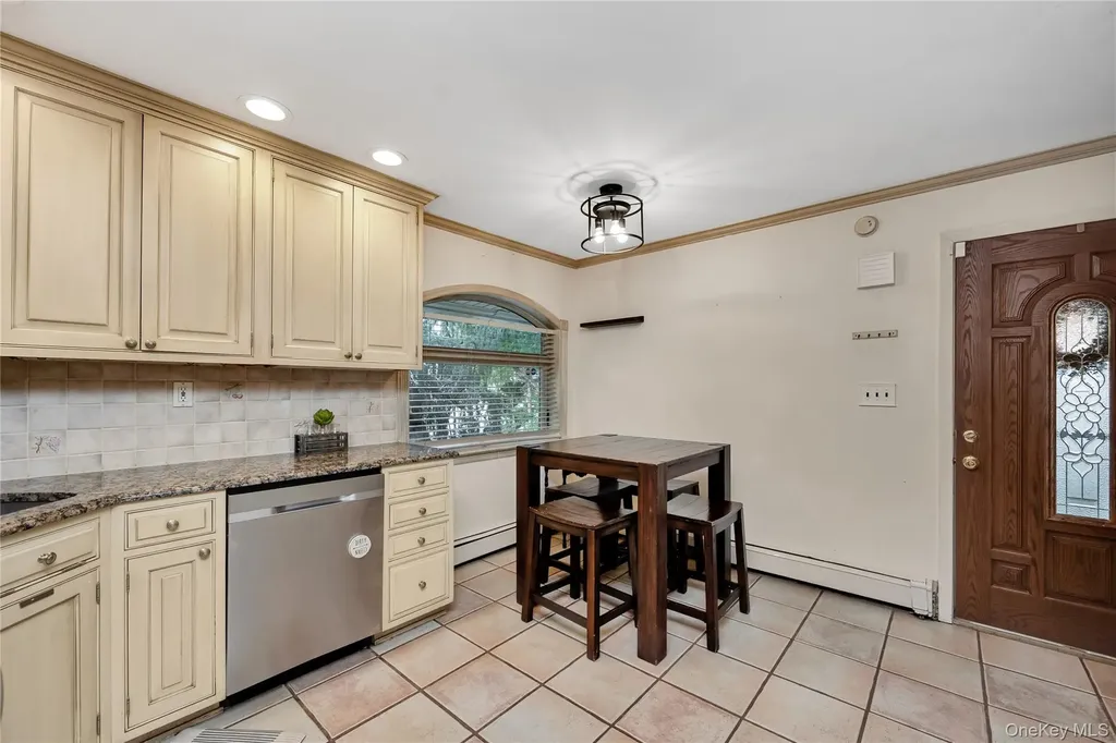 37 Angle Lane Hicksville NY 11801