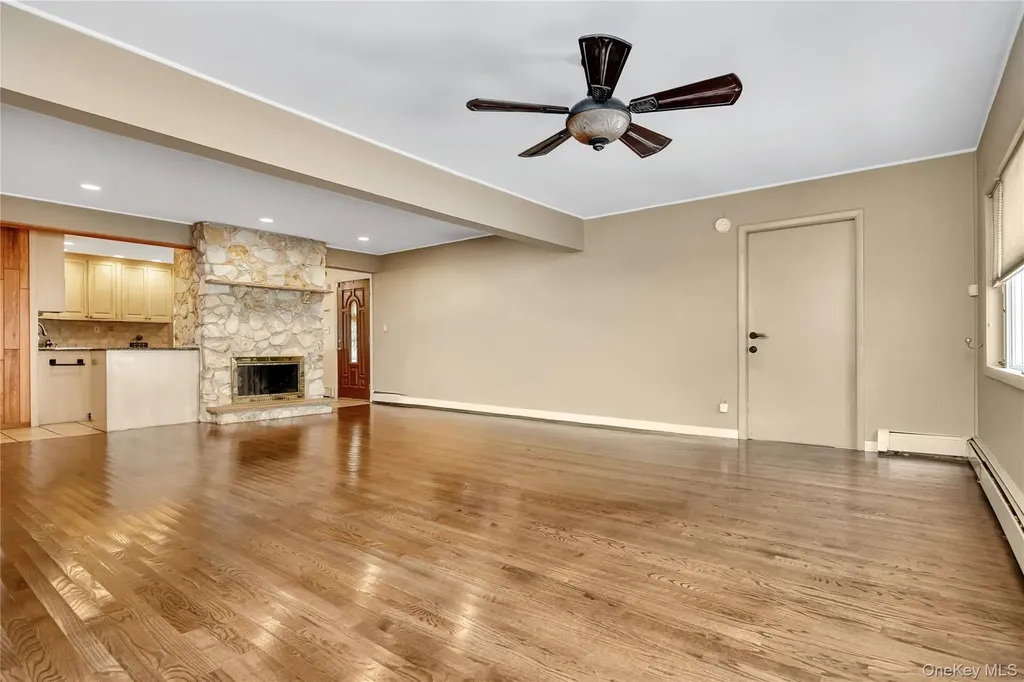 37 Angle Lane Hicksville NY 11801