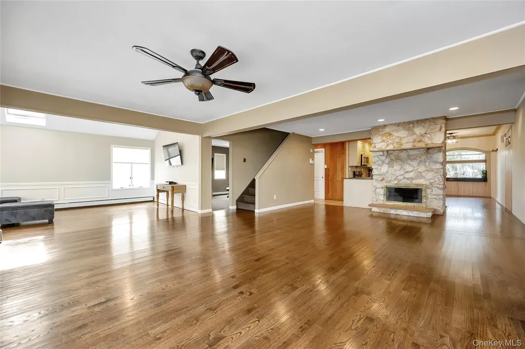 37 Angle Lane Hicksville NY 11801