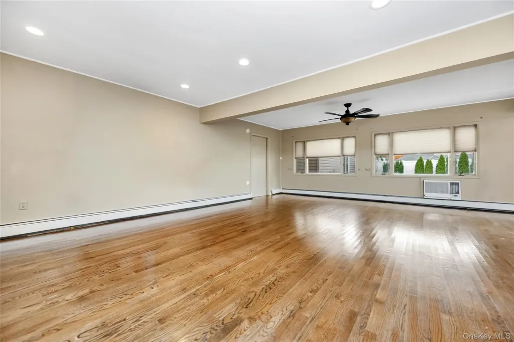 37 Angle Lane Hicksville NY 11801