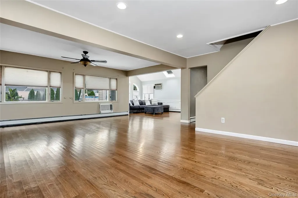 37 Angle Lane Hicksville NY 11801