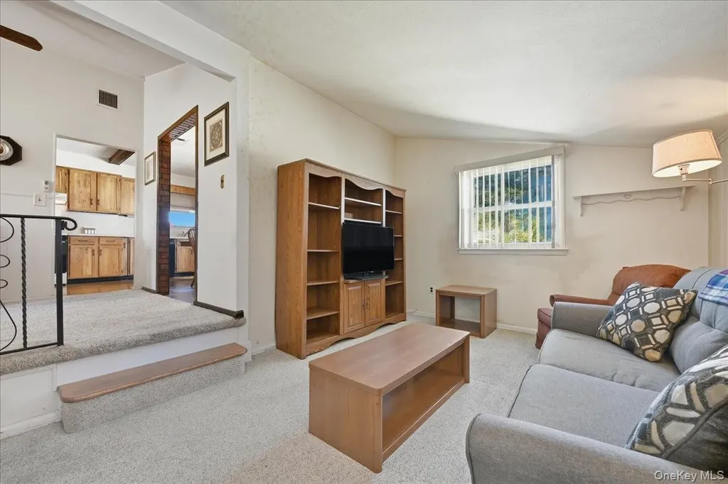 413 Grand Boulevard Deer Park NY 11729