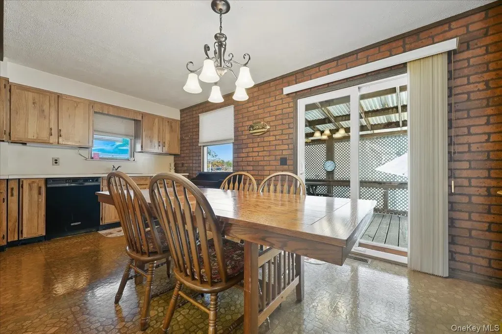 413 Grand Boulevard Deer Park NY 11729