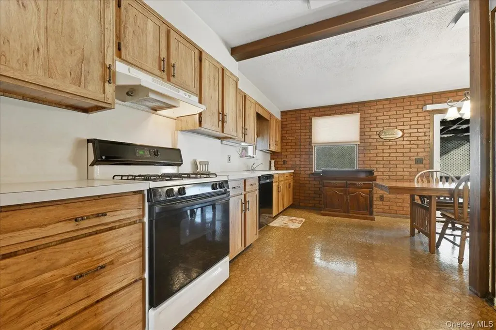 413 Grand Boulevard Deer Park NY 11729