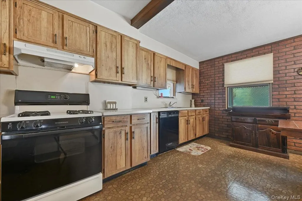 413 Grand Boulevard Deer Park NY 11729