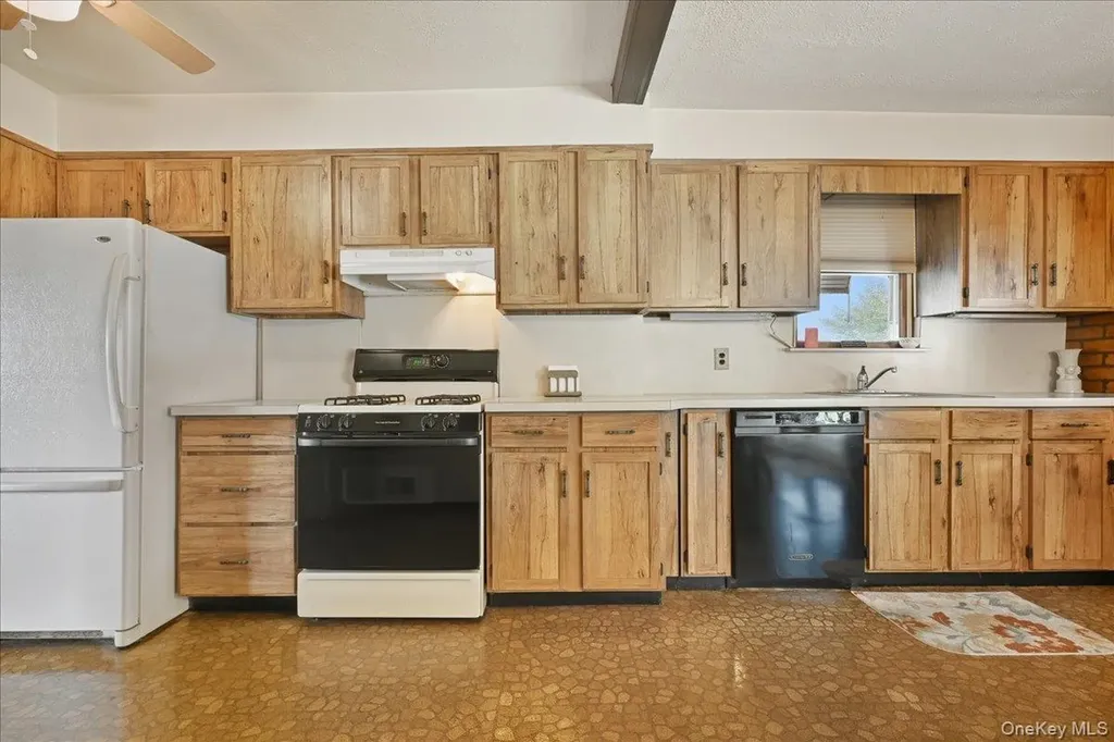 413 Grand Boulevard Deer Park NY 11729