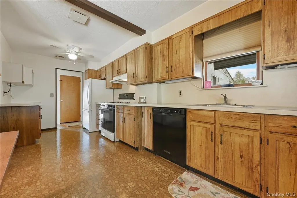 413 Grand Boulevard Deer Park NY 11729