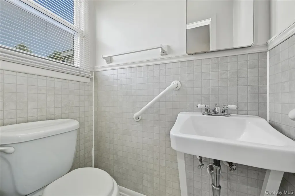 413 Grand Boulevard Deer Park NY 11729