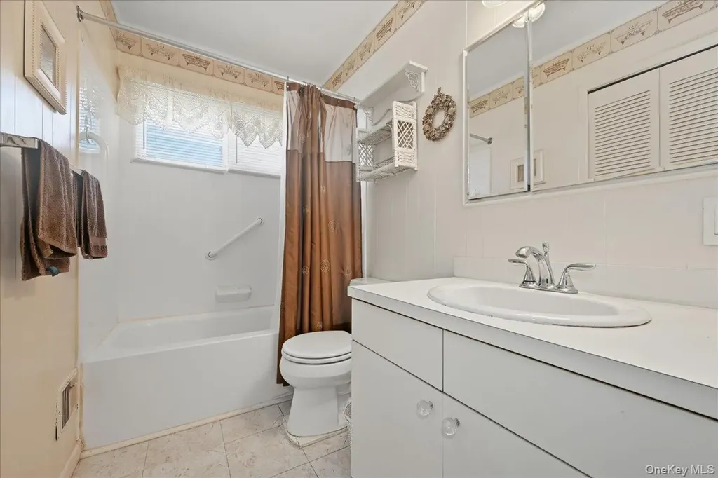413 Grand Boulevard Deer Park NY 11729