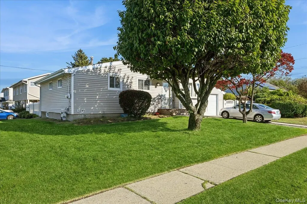 413 Grand Boulevard Deer Park NY 11729