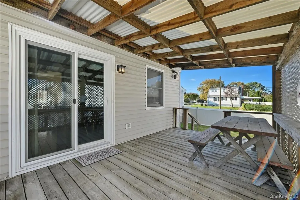 413 Grand Boulevard Deer Park NY 11729