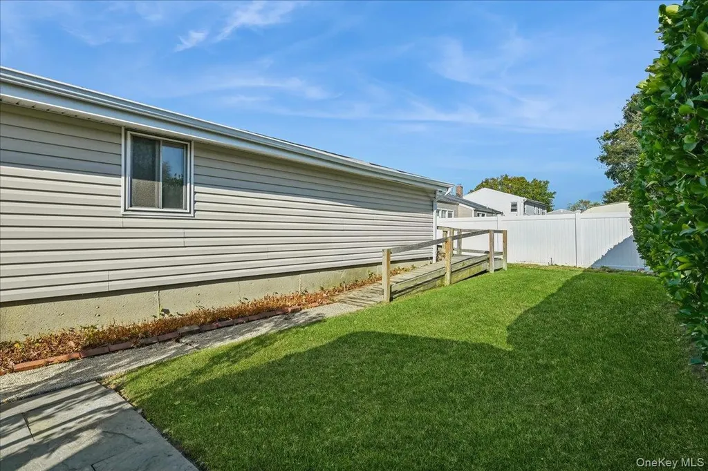 413 Grand Boulevard Deer Park NY 11729