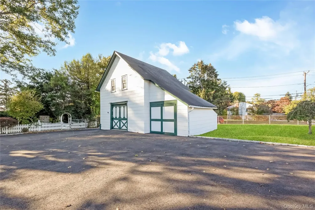 215 Conklin Street Farmingdale NY 11735