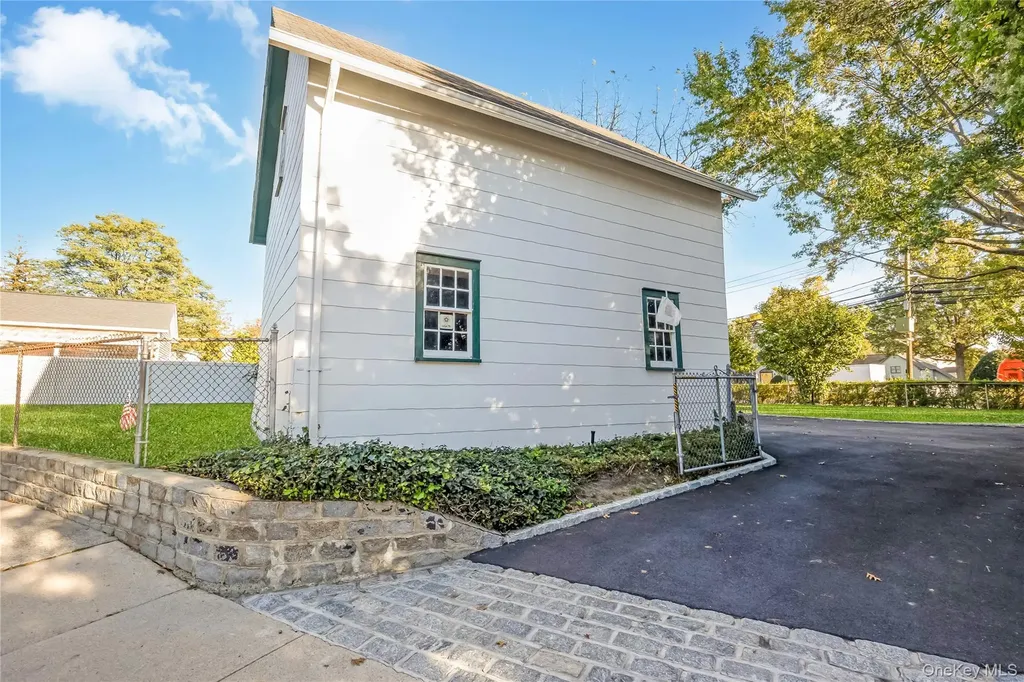 215 Conklin Street Farmingdale NY 11735