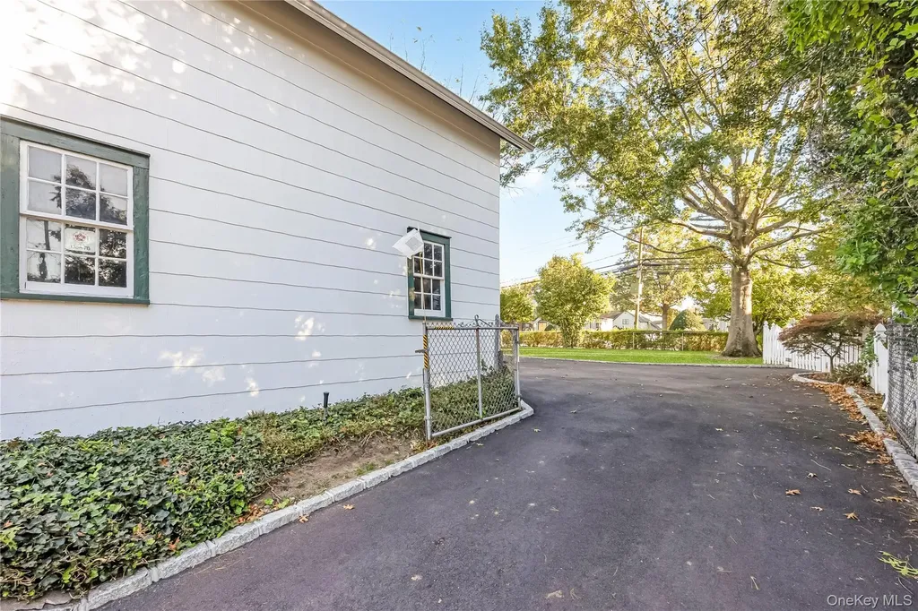 215 Conklin Street Farmingdale NY 11735