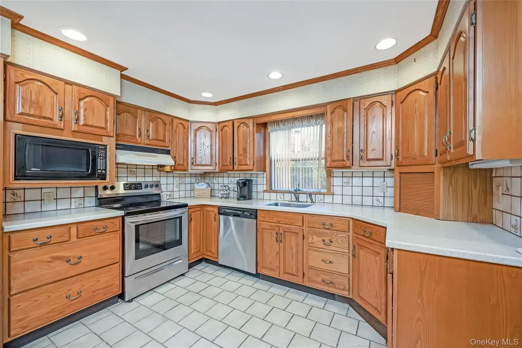 215 Conklin Street Farmingdale NY 11735