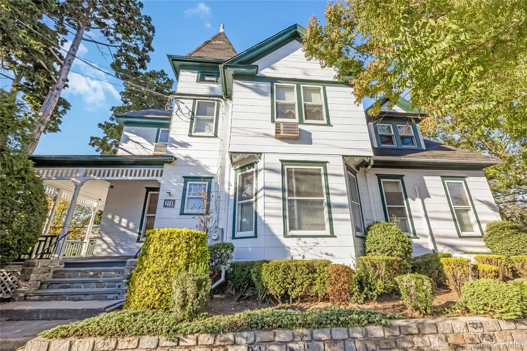 215 Conklin Street Farmingdale NY 11735