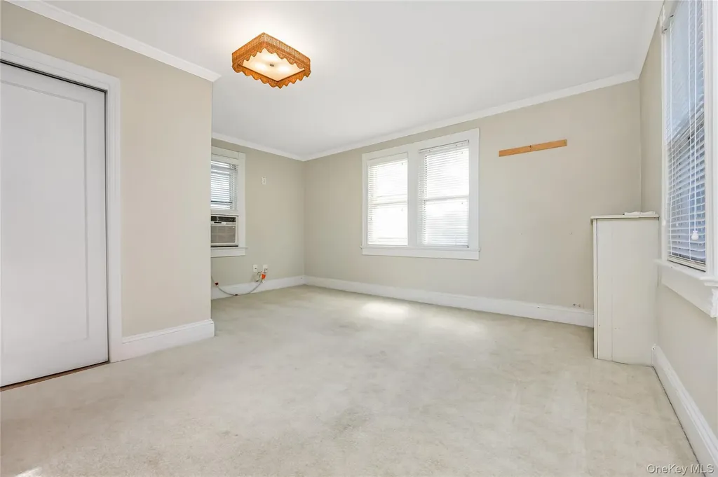 215 Conklin Street Farmingdale NY 11735