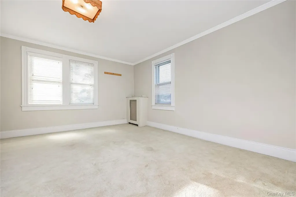 215 Conklin Street Farmingdale NY 11735