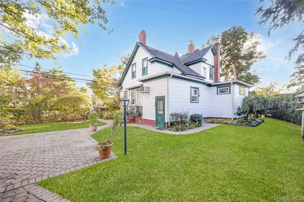 215 Conklin Street Farmingdale NY 11735