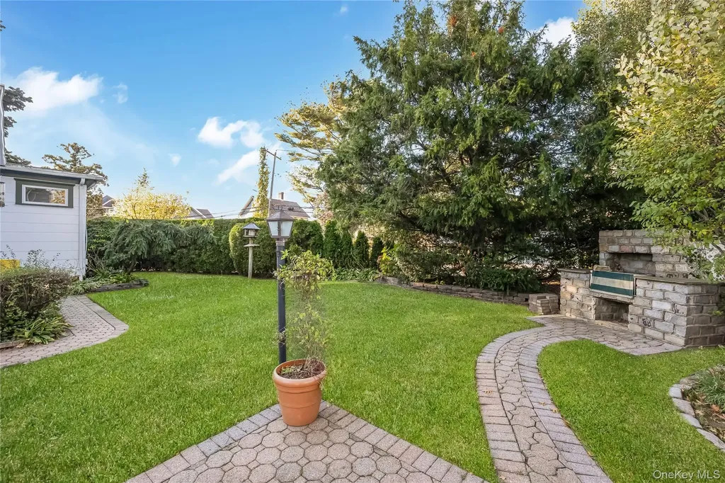 215 Conklin Street Farmingdale NY 11735