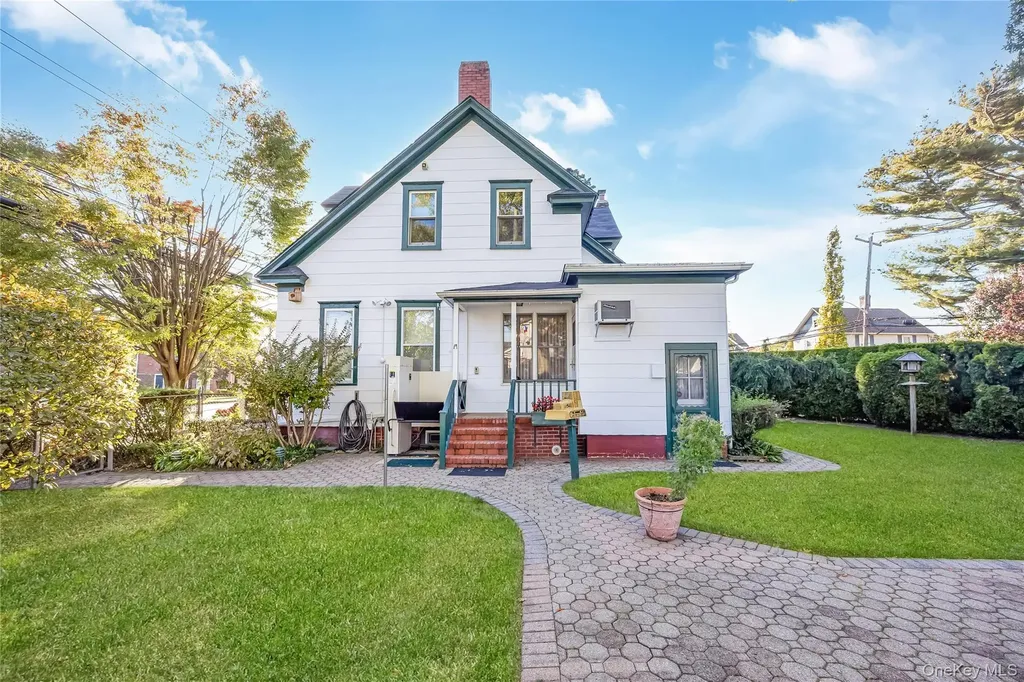 215 Conklin Street Farmingdale NY 11735