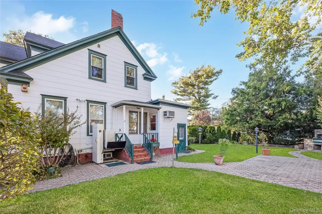 215 Conklin Street Farmingdale NY 11735
