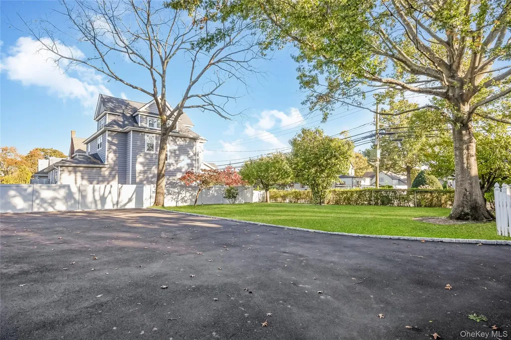 215 Conklin Street Farmingdale NY 11735